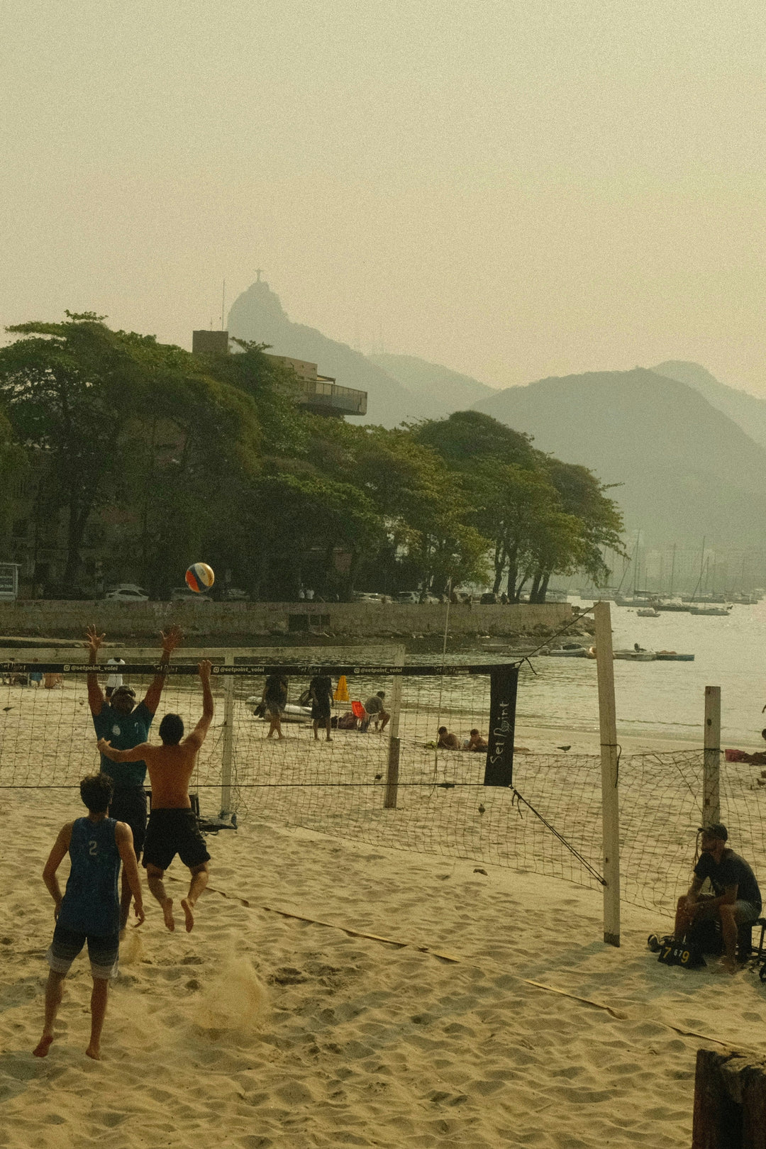Frescobol : le sport de plage bien-être venu du Brésil